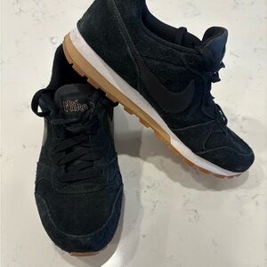 Nike Women’s MD Runner 2 Black
